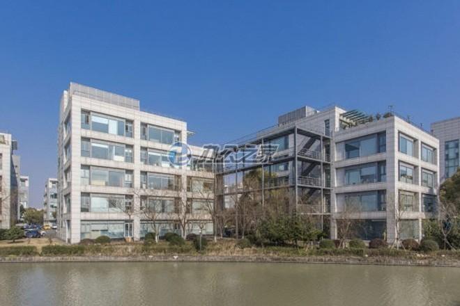 22"合景泰富正寻求整体出售办公楼，筹集55亿至57亿元资金，以偿还到期债务"