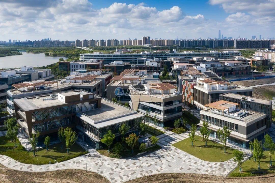 22"低价办公室出租需要如何进行谈判？"
