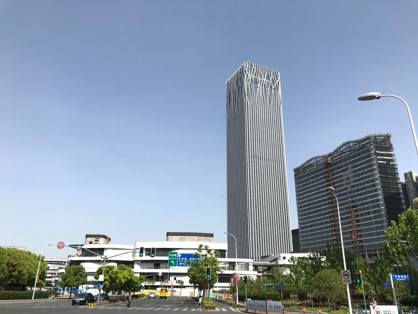 22"租赁上海写字楼办公如何选择地理位置？"
